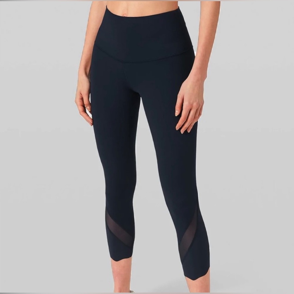 Lululemon Wunder under scalloped trim tight Barry’s Bootcamp branded lululemon - Picture 3 of 13